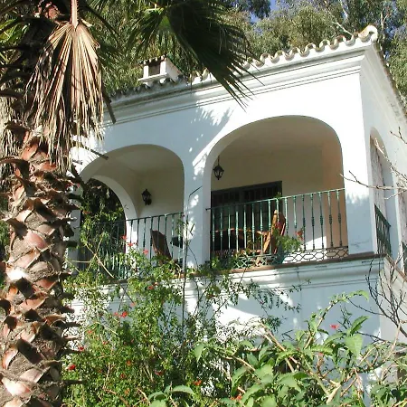 San Ambrosio - In Gruener Oase Mit Terrasse, Pool, Heizung, Wifi Appartement